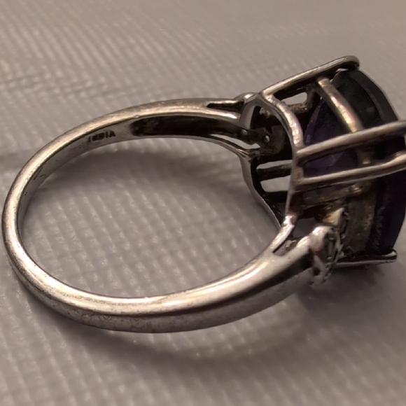 Sterling Silver and Purple Gemstone Ring - Picture 4 of 11